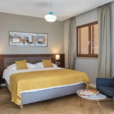 Apartment & Capparis